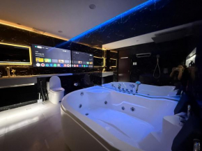 Luxury 2BR with private Jacuzzi 200 Mbps internet